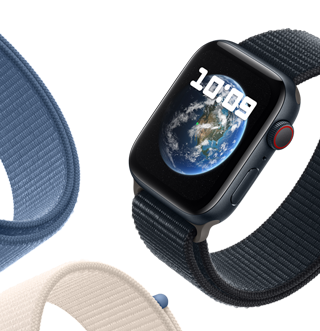Un Apple Watch SE con la correa Loop deportiva y el fondo de pantalla Astronomía con el planeta Tierra.