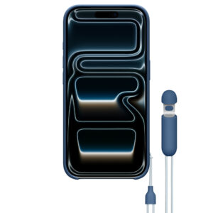 Funda Kickstand de Beats, color azul cobalto, acoplada a un iPhone 17 Pro, la funda cubre la parte superior, los laterales y las esquinas inferiores, abertura en la parte inferior, cordón con adaptador magnético enganchado a la derecha